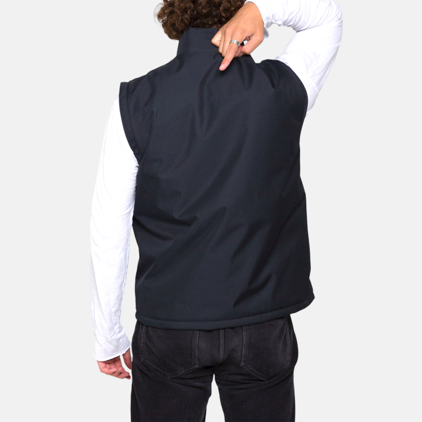 Veste anti couteau et pare-balles IIIA V007 VEST PARIS : style intemporel et résistant aux agressions vue de dos