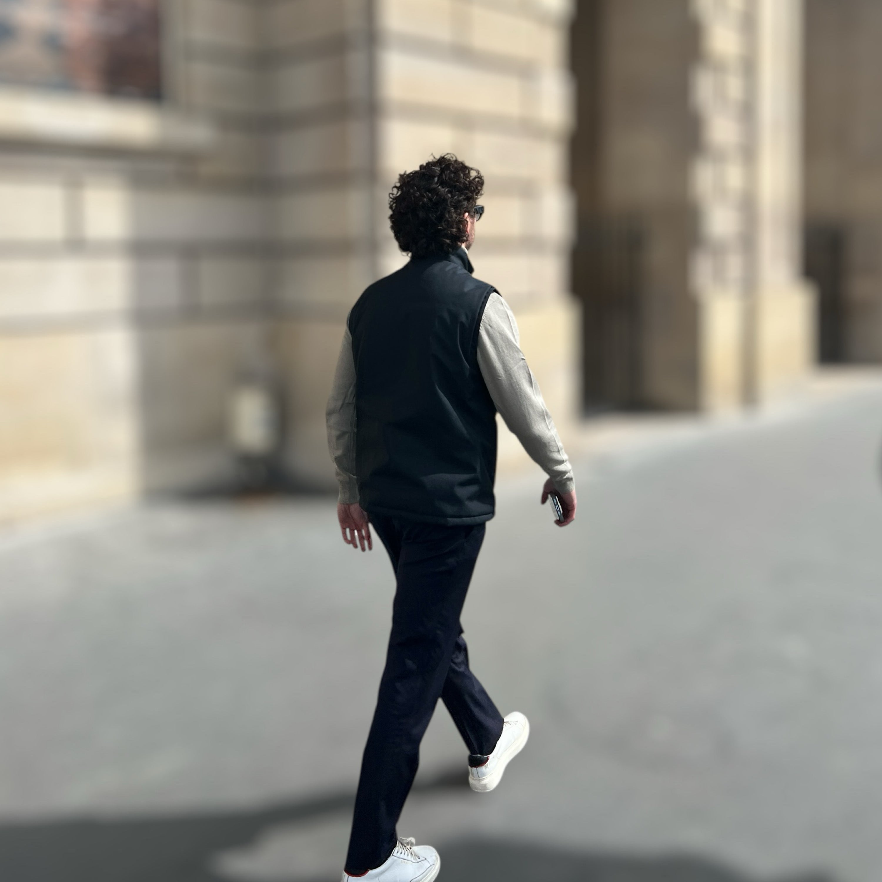 veste pare-balles anti couteau V007 élégante légère à porter avec un costume homologuée IIIA NIJ par VEST PARIS