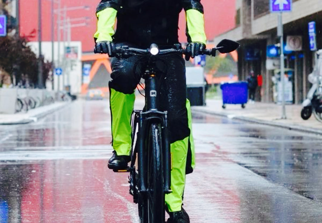 Quel pantalon porter à vélo sous la pluie ?