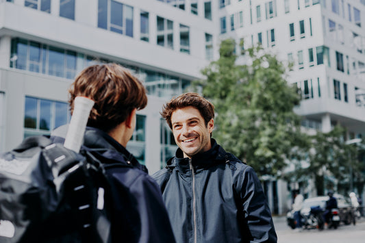 Guide complet pour choisir une veste urbaine élégante et sécurisée, alliant style, confort et protection