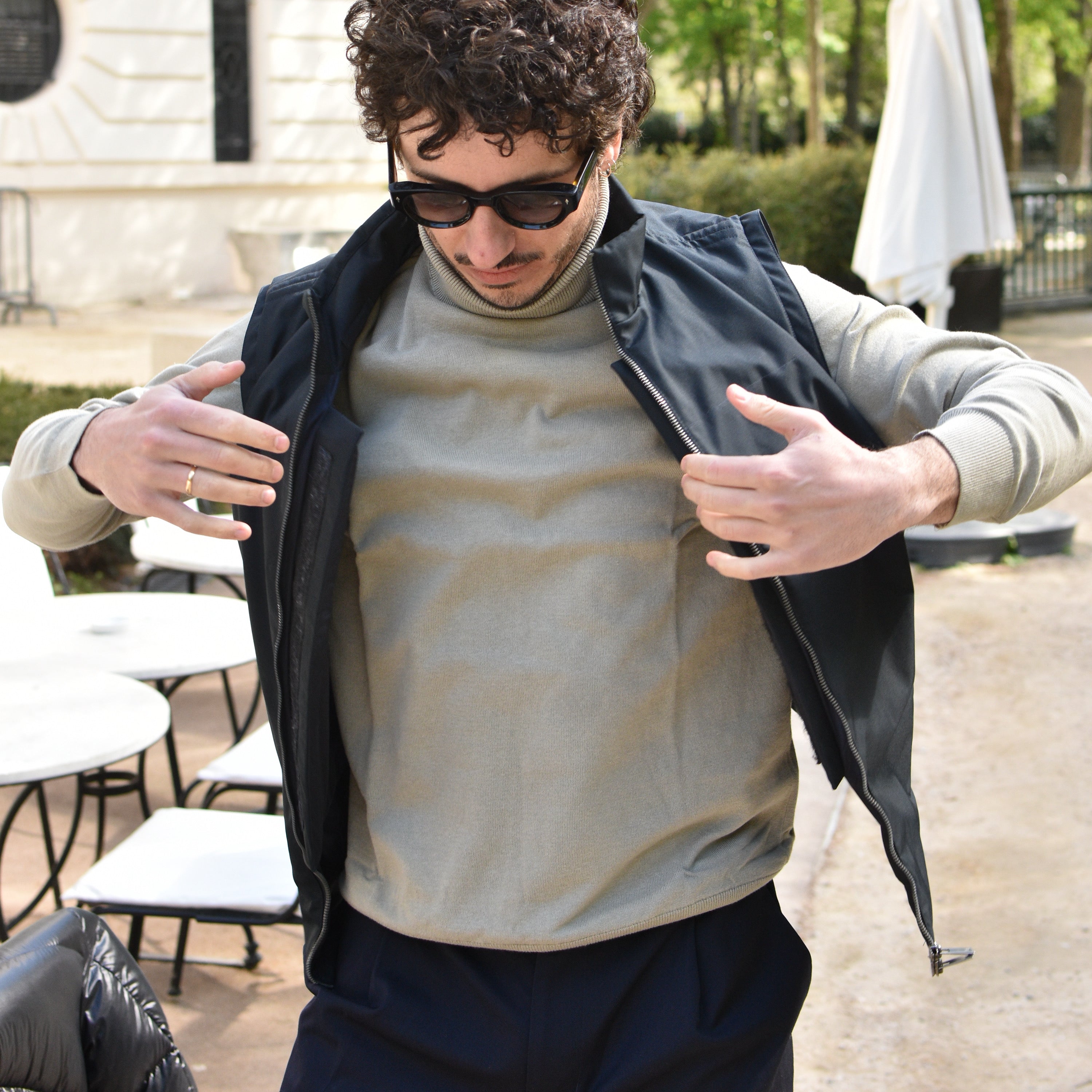 veste pare-balles anti couteau V007 élégante légère à porter avec un costume homologuée IIIA NIJ par VEST PARIS 