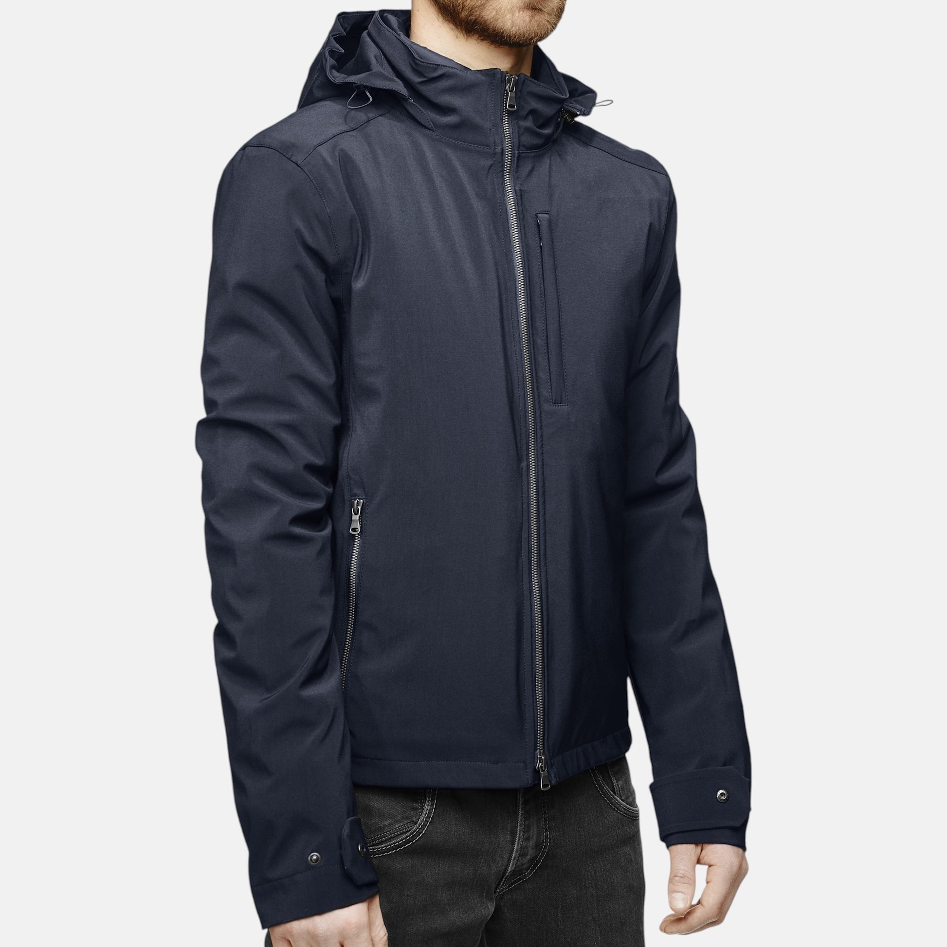 Blouson technique imperméable bleu de trois quart