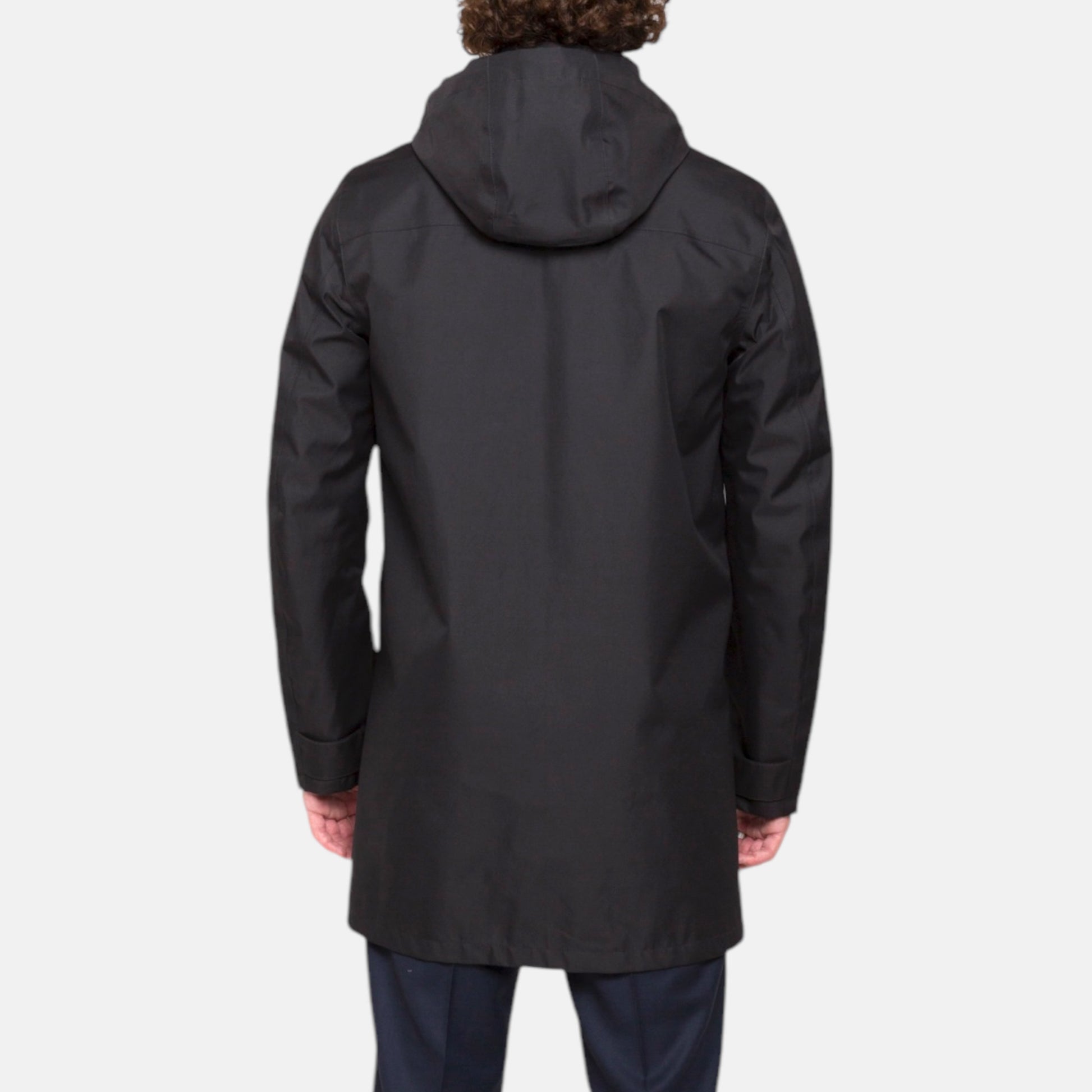 trench technique imperméable noir de dos 