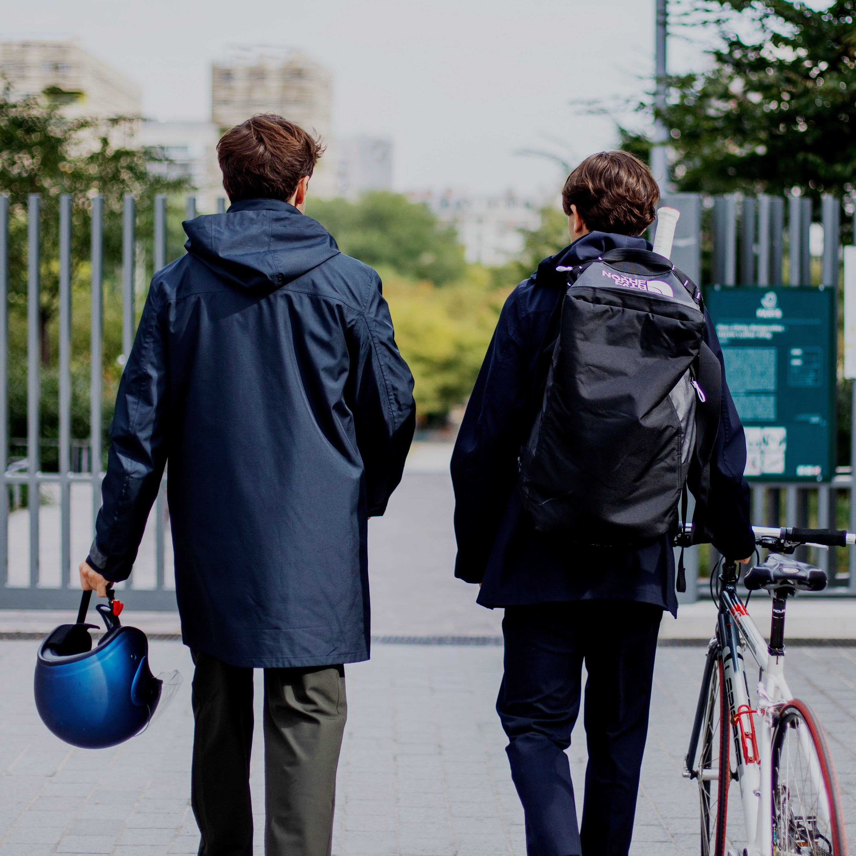 manteau moto imperméable et chaud haut de gamme à porter avec un costume  V1 VEST PARIS, protections moto homologuées CE SAS TEC