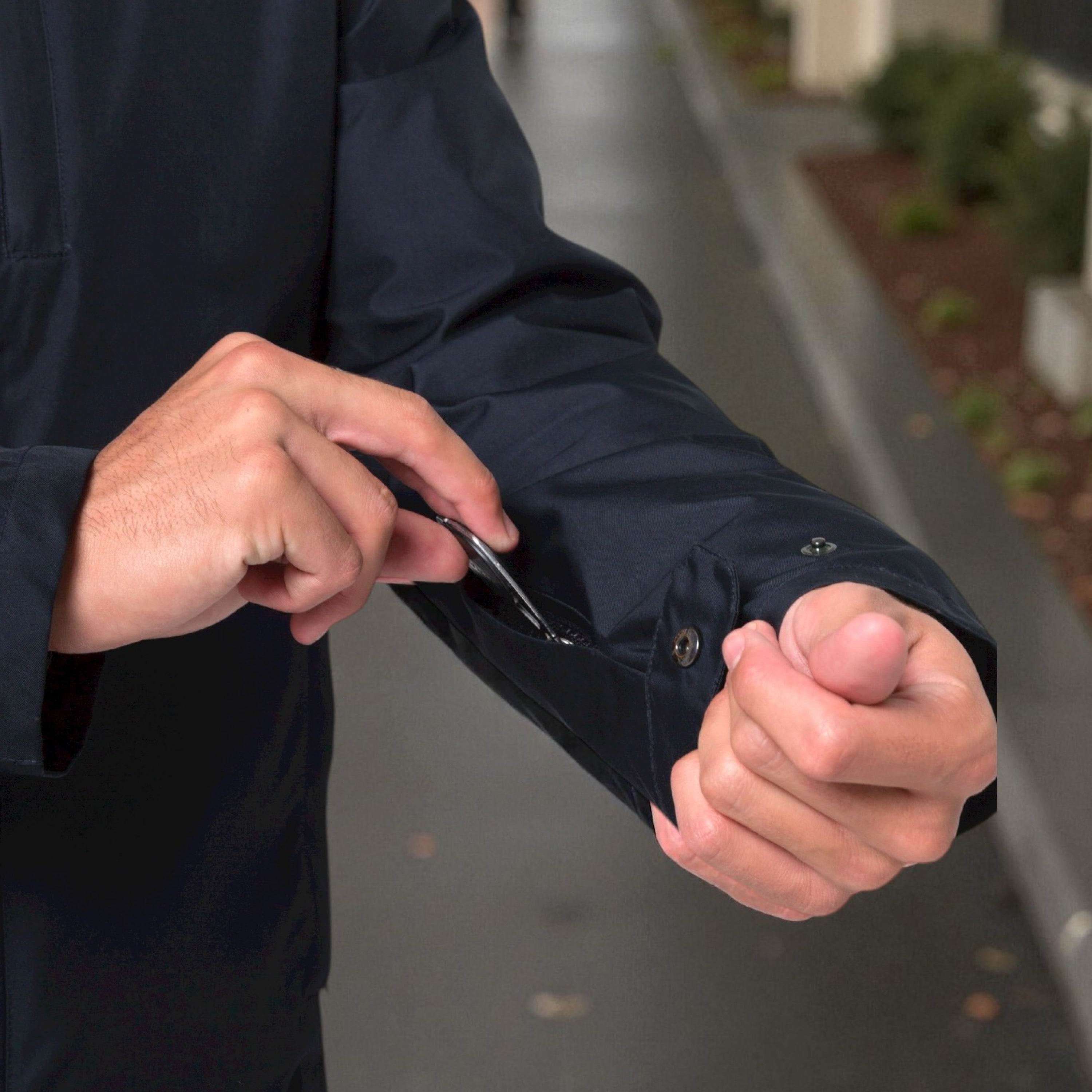 Veste de moto imperméable et habillee V1 de VEST PARIS pour mettre avec un costume 