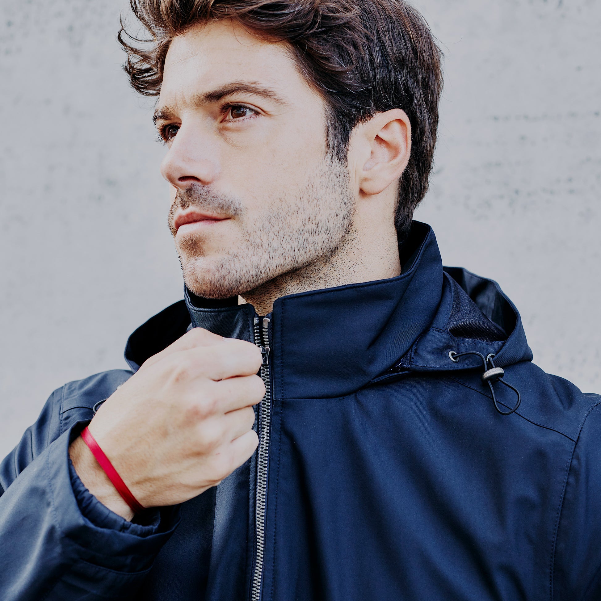 Col montant avec zip du trench technique imperméable