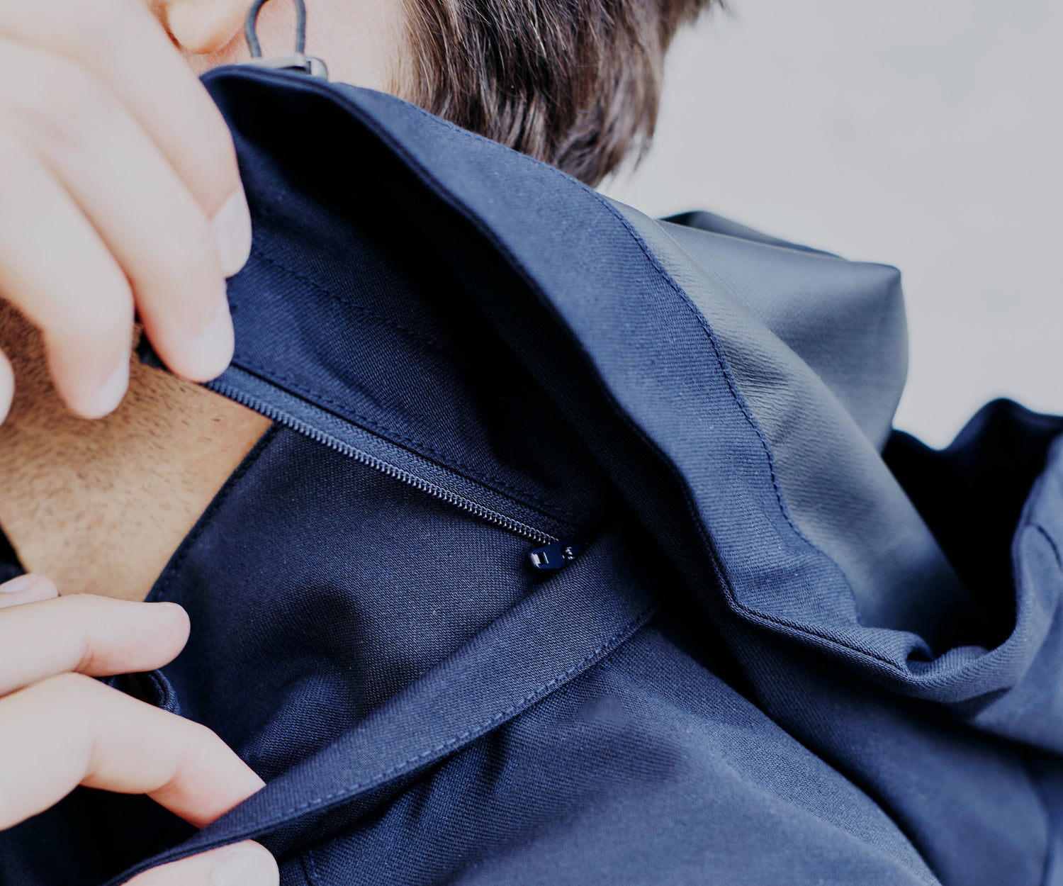 Veste moto habillée avec capuche amovible, modèle V2 VEST PARIS