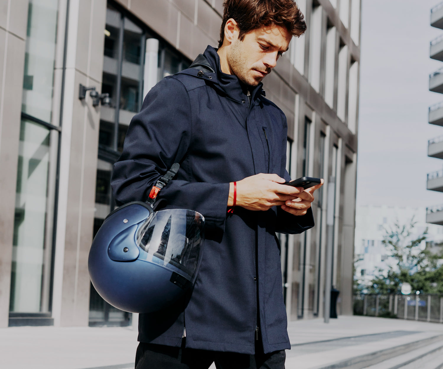 Veste moto imperméable chaude et élégante V2 pour homme avec protections moto et porter avec un costume VEST PARIS