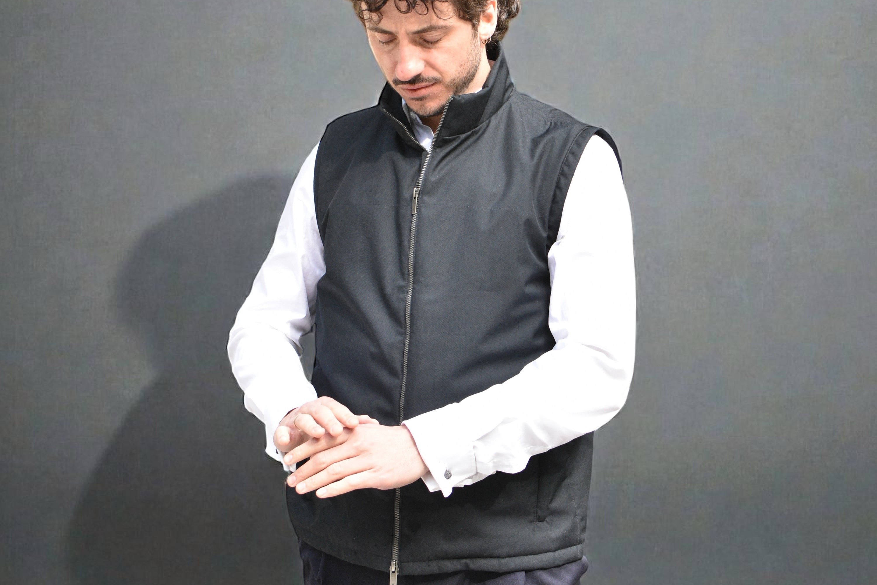 sécurité rapprochée pare-balles et anti couteau V007 VEST PARIS, élégante et discrète, protection urbaine haut de gamme VEST PARIS