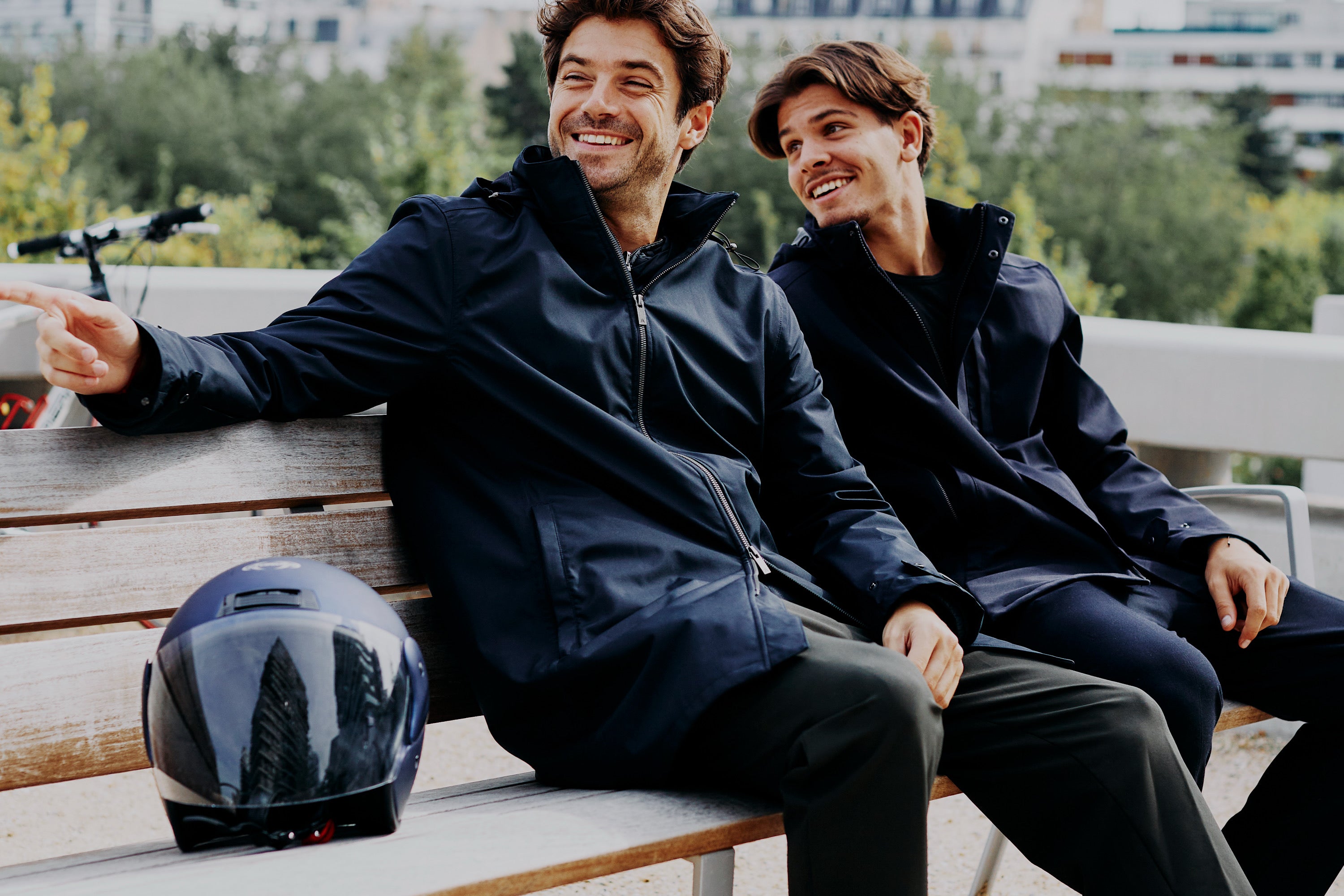 veste de protection moto pluie hiver chic pour costume avec protections homologuées CE de VEST PARIS