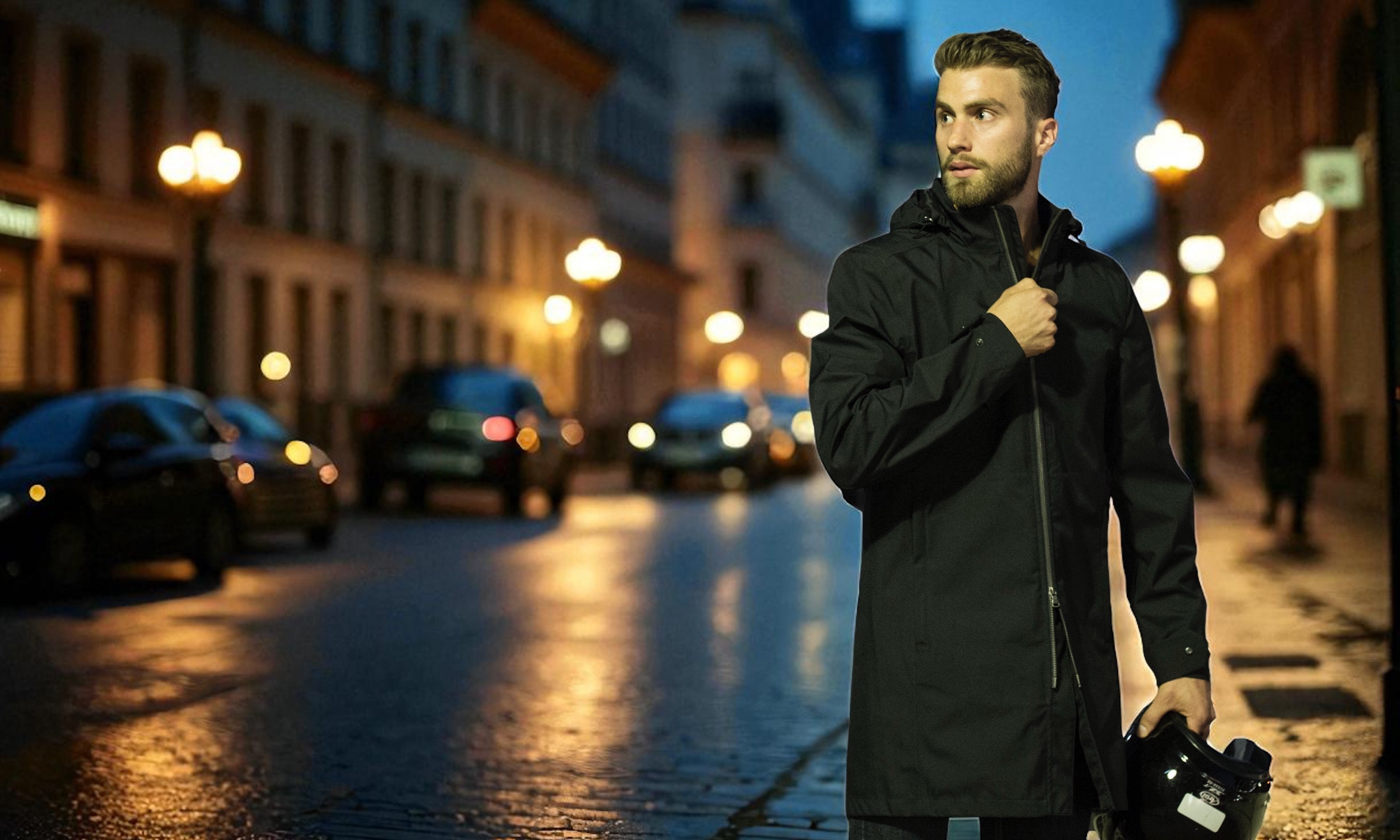 Homme urbain sur une moto Norton portant un costume avec une veste moto élégante V2 VEST PARIS, coupe business, tissu technique imperméable, protections SAS TEC CE invisibles 