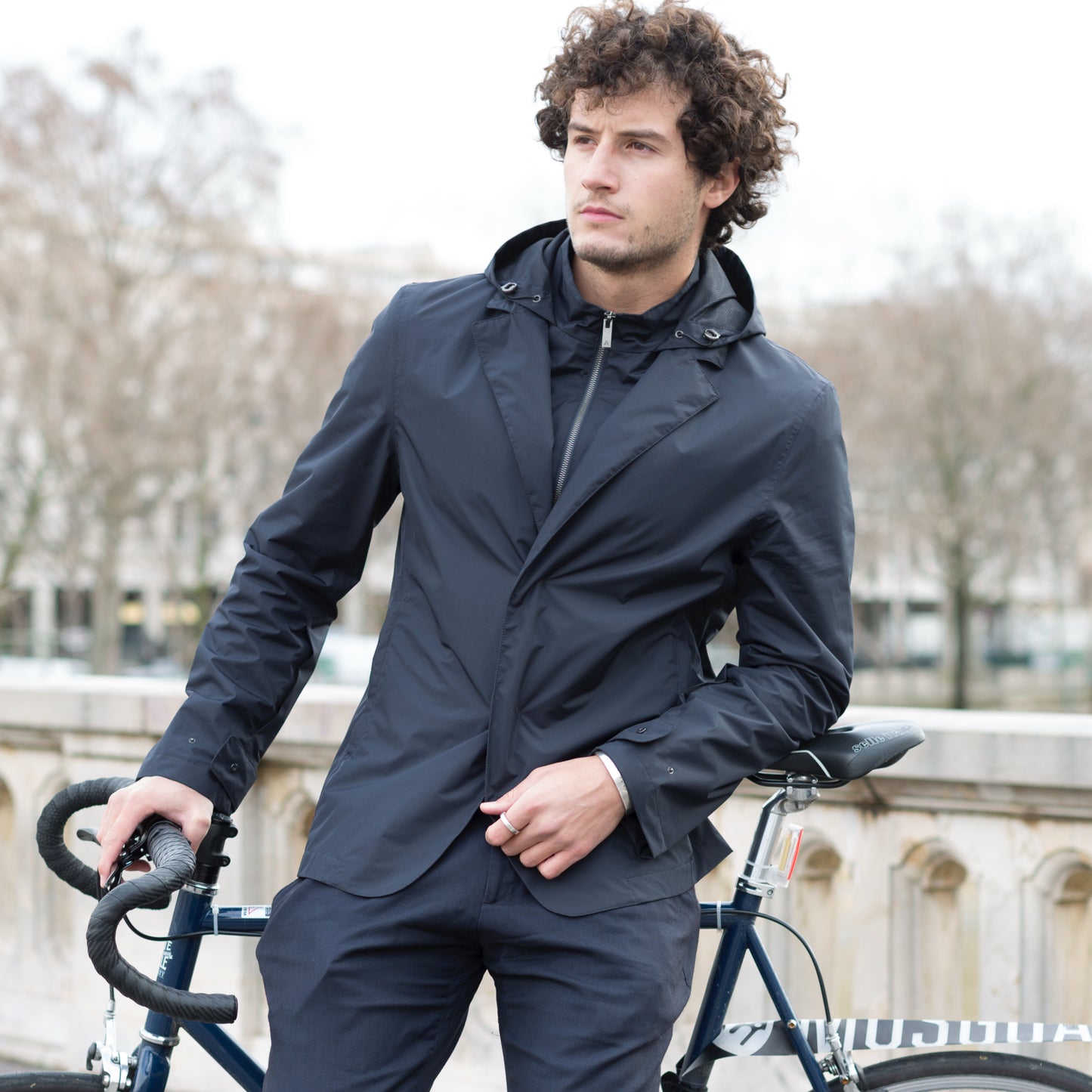 Veste moto imperméable élégante V68-02 VEST PARIS, design costume et protections moto SAS TEC