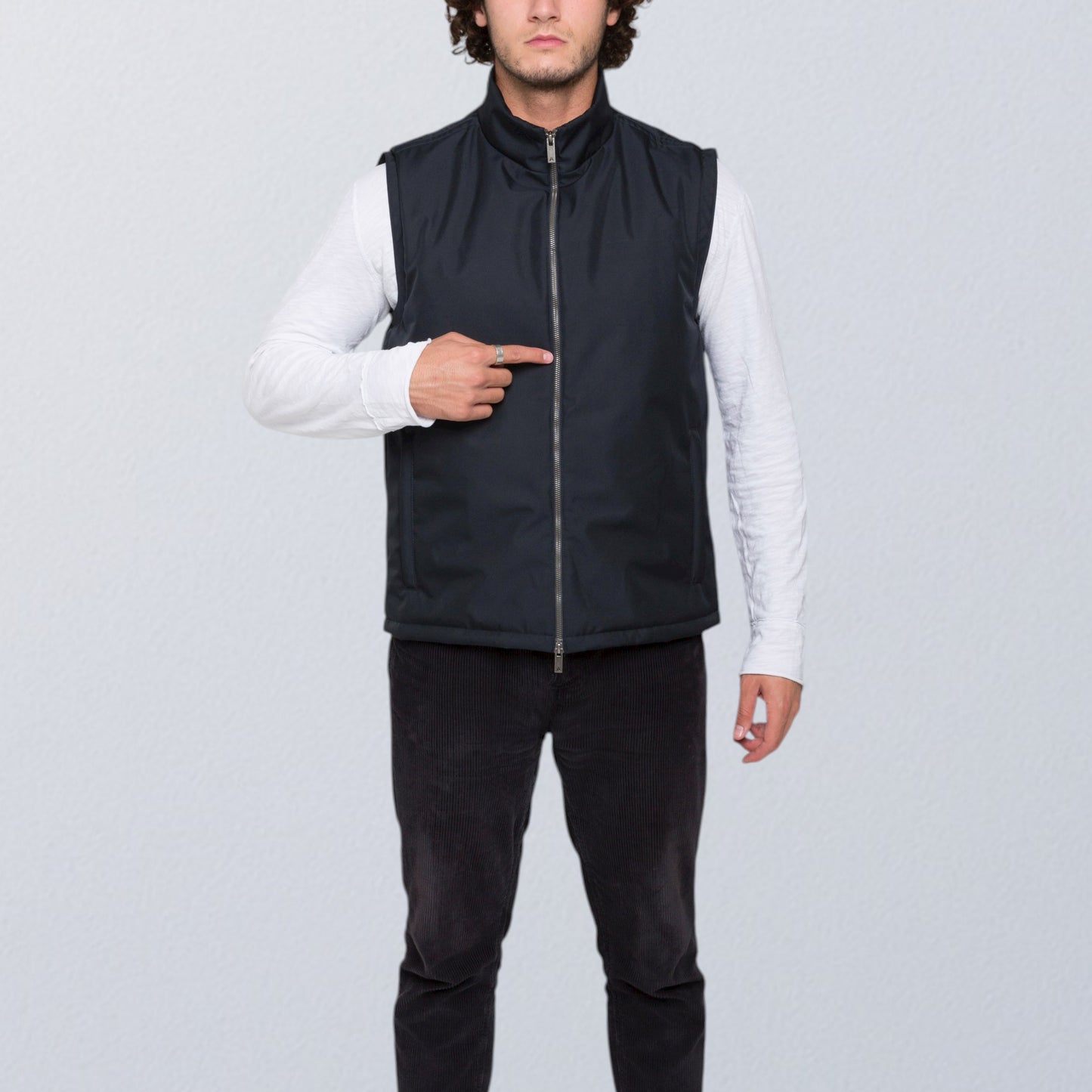 veste V007 VEST PARIS : protection anti couteau et pare-balles IIIA de face, confortable face aux menaces